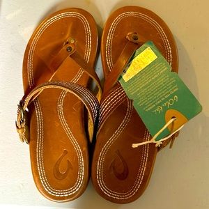 Hard to find Olukai Leather Sandals/Slippers